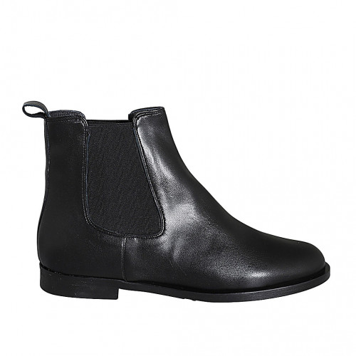 Woman's ankle boot in black leather...