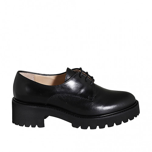 Chaussure à lacets derby pour femmes en cuir noir avec talon 5 - Pointures disponibles:  42, 44, 45