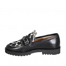 Mocassin pour femmes avec accessoire en cuir noir et cuir de veau avec fourrure blanc et noir talon 3 - Pointures disponibles:  32, 42, 43 2