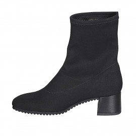Woman's ankle boot in black... 2