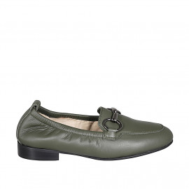 Mocassin pour femmes avec accessoire et elastique en cuir vert olive talon 2 - Pointures disponibles:  42, 43, 44