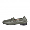 Mocassin pour femmes avec accessoire et elastique en cuir vert olive talon 2 - Pointures disponibles:  42, 43, 44