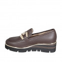 Mocasin pour femmes en cuir marron avec accessoire talon compensé 4 - Pointures disponibles:  42, 43, 45, 46