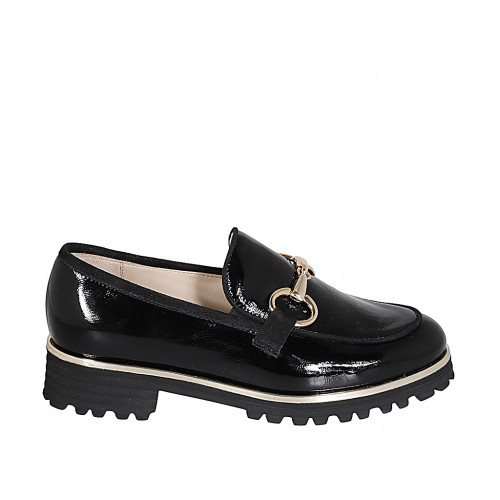 Woman's loafer with accessory in...