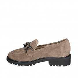 Mocasín para mujer con cadena en gamuza gris pardo tacon 3 - Tallas disponibles:  43, 44, 45 2