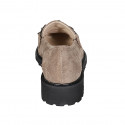 Mocassino da donna con catena in camoscio taupe tacco 3 - Misure disponibili: 43, 44, 45