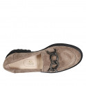 Mocasín para mujer con cadena en gamuza gris pardo tacon 3 - Tallas disponibles:  43, 44, 45