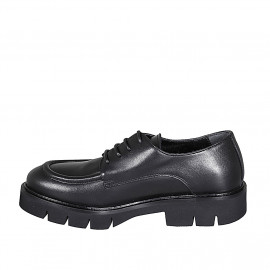 Woman's laced derby shoe in... 2