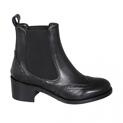 Woman's ankle boot in black leather...