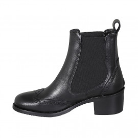 Woman's ankle boot in black... 2