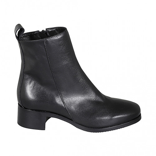 Woman's ankle boot in black leather with zipper and squared tip heel 4 - Available sizes:  35