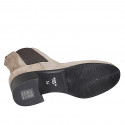 Stivaletto da donna con elastici e punta squadrata in camoscio grigio tortora tacco 4 - Misure disponibili: 35, 43, 44