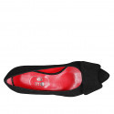 Decolté a punta da donna in camoscio nero con accessorio e tacco a rocchetto 6 - Misure disponibili: 33, 34, 35