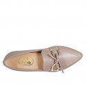 Mocassino a punta da donna con accessorio e fiocco in pelle grigio tortora tacco 1 - Misure disponibili: 35, 42, 45