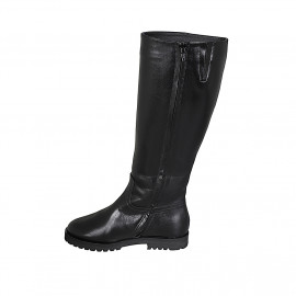 Woman's boot in black... 2