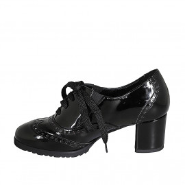 Woman's Oxford shoe with... 2