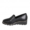Mocassin pour femmes avec élastiques, bout droit et semelle interieur amovible en cuir noir talon compensé 4 - Pointures disponibles:  42, 43