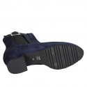 Stivaletto da donna con plantare estraibile, cerniera, elastico e fibbia in camoscio blu e laminato blu tacco 3 - Misure disponibili: 32, 42