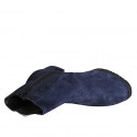 Stivaletto da donna con plantare estraibile, cerniera, elastico e fibbia in camoscio blu e laminato blu tacco 3 - Misure disponibili: 32, 42