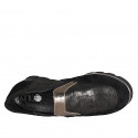 Mocasino para mujer con elasticos y plantilla extraible en gamuza negra y laminada latón cuña 3 - Tallas disponibles:  32