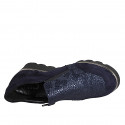 Chaussure avec fermetures èclair et semelle amovible pour femmes en daim et daim imprimé lamé bleu talon compensé 3 - Pointures disponibles:  42