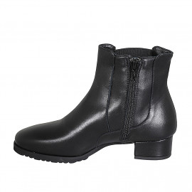 Stivaletto da donna con plantare estraibile, cerniera, elastico e fibbia in pelle nera e laminata carbone tacco 3 - Misure disponibili: 31, 32, 42, 45 2