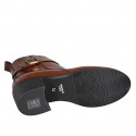 Stivaletto da donna con fibbia e cerniera in pelle color cuoio con tacco 5 - Misure disponibili: 42, 43