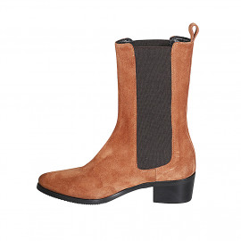 Woman's high Texan ankle... 2