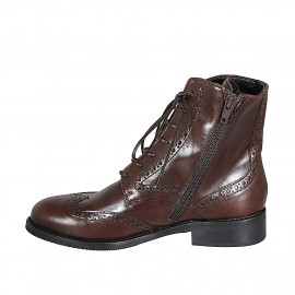 Woman's laced ankle boot... 2