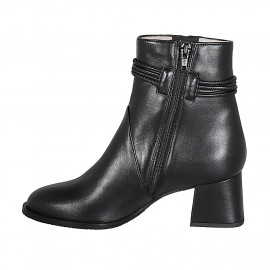 Stivaletto da donna con cerniera, elastico ed accessorio in pelle nera con tacco 5 - Misure disponibili: 32 2