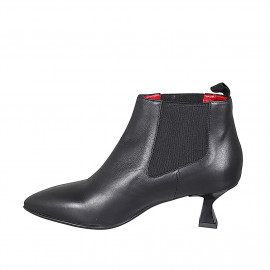 Woman's pointy ankle boot... 2