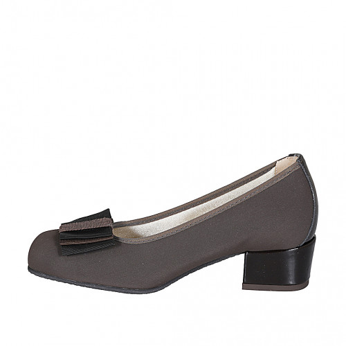 Woman's pump with removable insole...