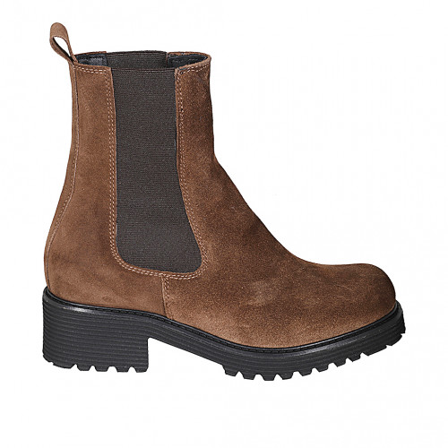 Woman's ankle boot in brown suede...