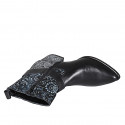 Stivaletto a punta da donna con cerniera e fibbia in camoscio stampato grigio azzurro e pelle nera tacco 5 - Misure disponibili: 33, 35, 43