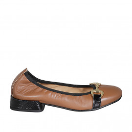 Ballerine avec accessoire pour femmes en cuir marron clair et cuir verni noir talon 3 - Pointures disponibles:  42, 43, 44