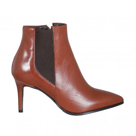 Woman's pointy ankle boot...