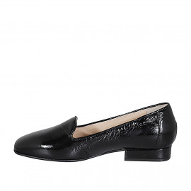 Woman's loafer in black... 2