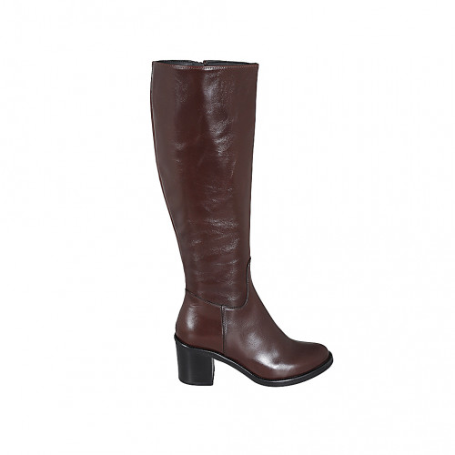Woman's boot in brown leather with...