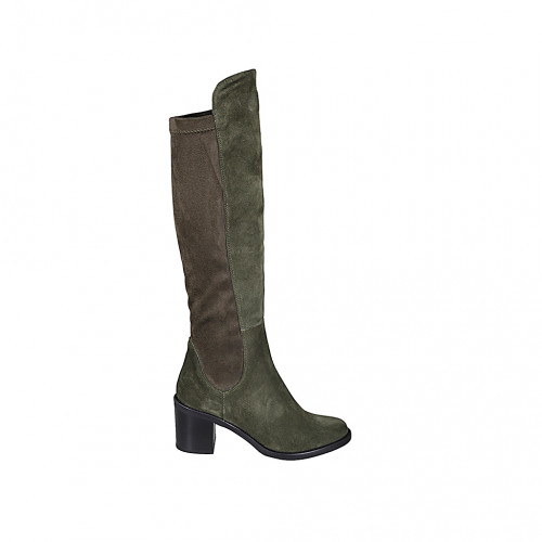 Woman's boot in green suede and...