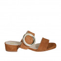 Sabot da donna con fibbia ed elastico in camoscio color cuoio tacco 3 - Misure disponibili: 32, 35, 42, 43, 44