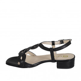 Woman's sandal in black... 2
