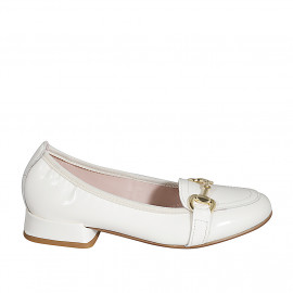 Mocasino para mujer con accesorio en piel color crema tacon 2 - Tallas disponibles:  32, 33, 43, 44, 45