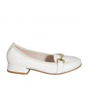 Mocassino da donna con accessorio in pelle crema tacco 2 - Misure disponibili: 32, 33, 43, 44, 45