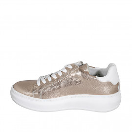 Woman's laced shoe in white... 2