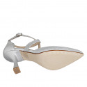 Scarpa aperta a punta da donna con cinturino incrociato in pelle laminata e tessuto glitterato argento tacco 8 - Misure disponibili: 42, 45
