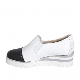 Woman's highfronted shoe in white and black leather with elastics and captoe wedge heel 4 - Available sizes:  42, 46 2