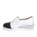 Chaussure pour femmes en cuir blanc et noir avec elastiques et bout droit talon compensé 4 - Pointures disponibles:  42, 46