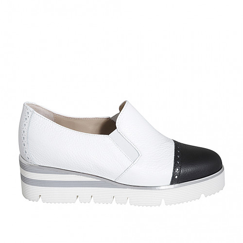 Woman's highfronted shoe in white and black leather with elastics and captoe wedge heel 4 - Available sizes:  42, 46