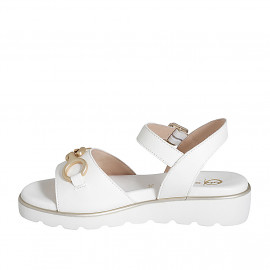 Sandalia para mujer con accesorio y cinturon en piel blanca cuña 3 - Tallas disponibles:  32, 35 2