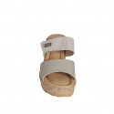 Sabot da donna in pelle grigia e camoscio laminato beige con velcro, plateau e zeppa 7 - Misure disponibili: 31, 35